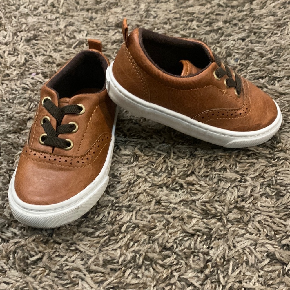Old Navy Faux-Leather Oxford Sneakers Size 6